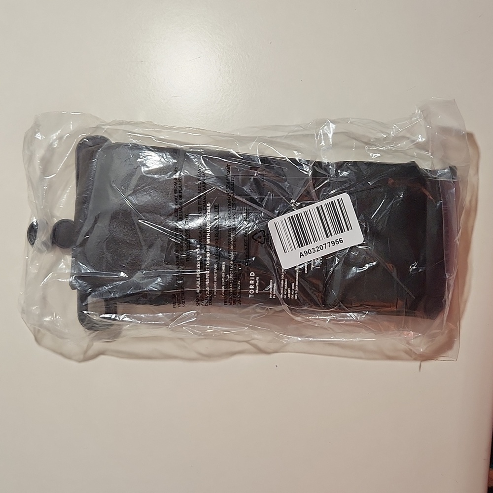 ❤️NWT TORRID LEGGING - FAUX VEGAN LEATHER LACE HEM FULL LENGTH PLUS SIZE - Picture 6 of 7
